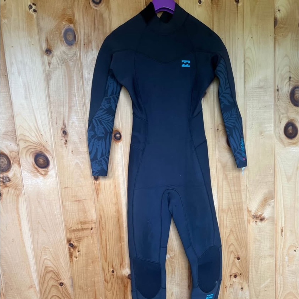 Billabong women’s furnace 4/3 mm synergy wetsuit